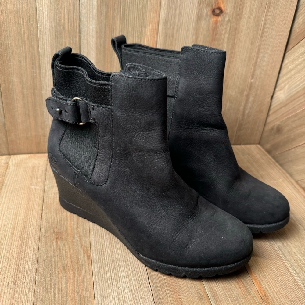 UGG Black Leather Indra Wedge Ankle Booties Shearling‎ Lining Rubber Sole sz 5.5